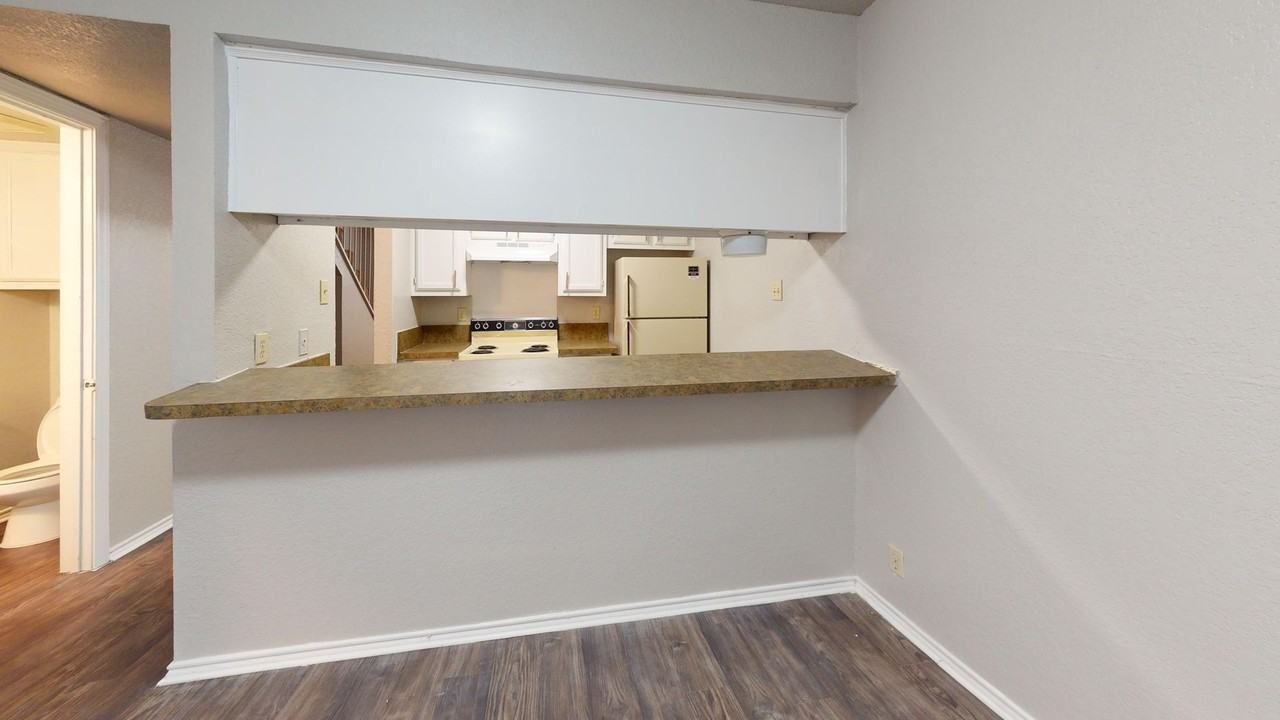 Craig Place Apartments - Photo 5 of 28