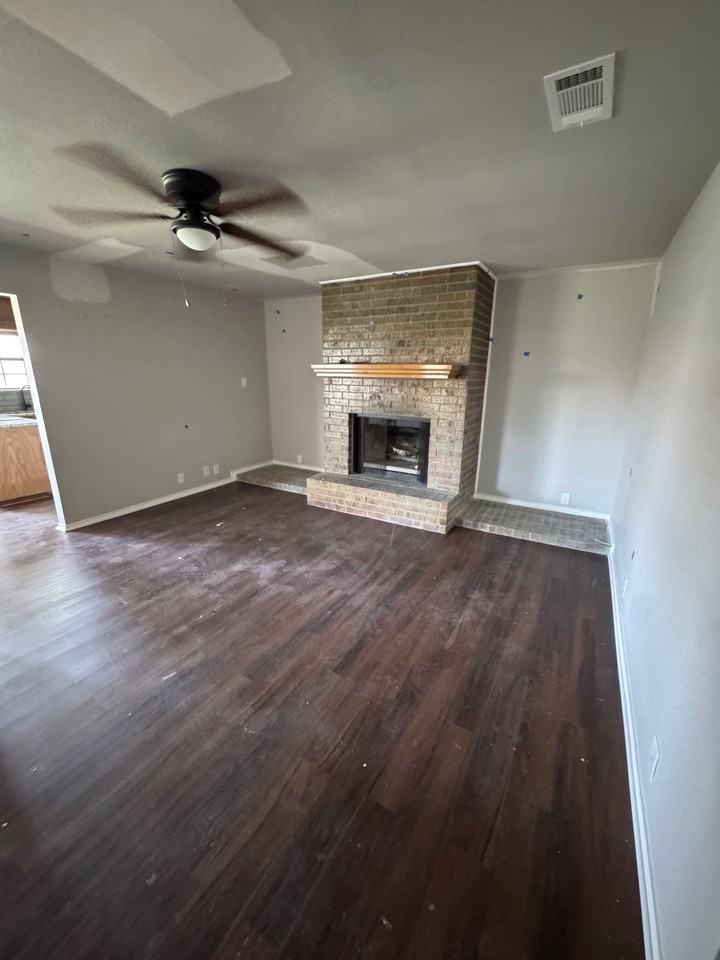 1211 Hyde Park Blvd #A - Photo 2 of 5