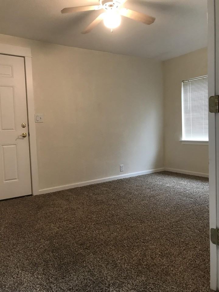 101 E 48th Ave #1 - Photo 3 of 10