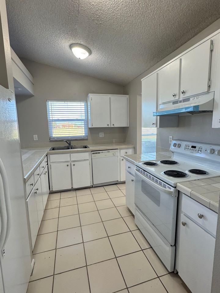 1510 Ne 16th Ter #1510 - Photo 3 of 11