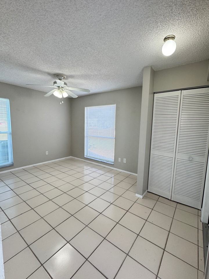 1510 Ne 16th Ter #1510 - Photo 4 of 11