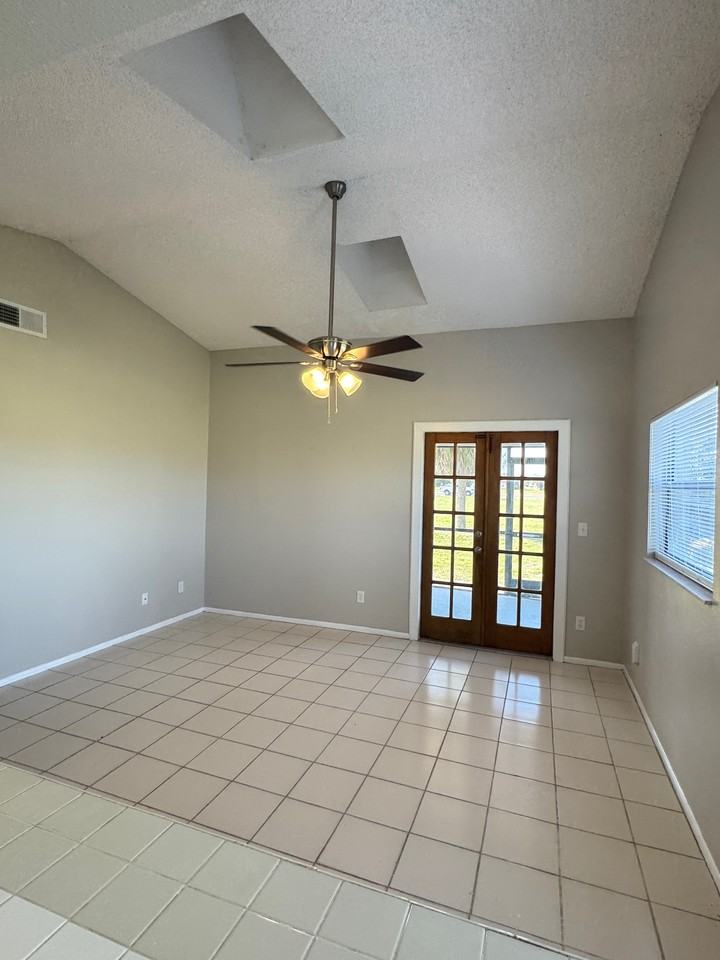 1510 Ne 16th Ter #1510 - Photo 5 of 11