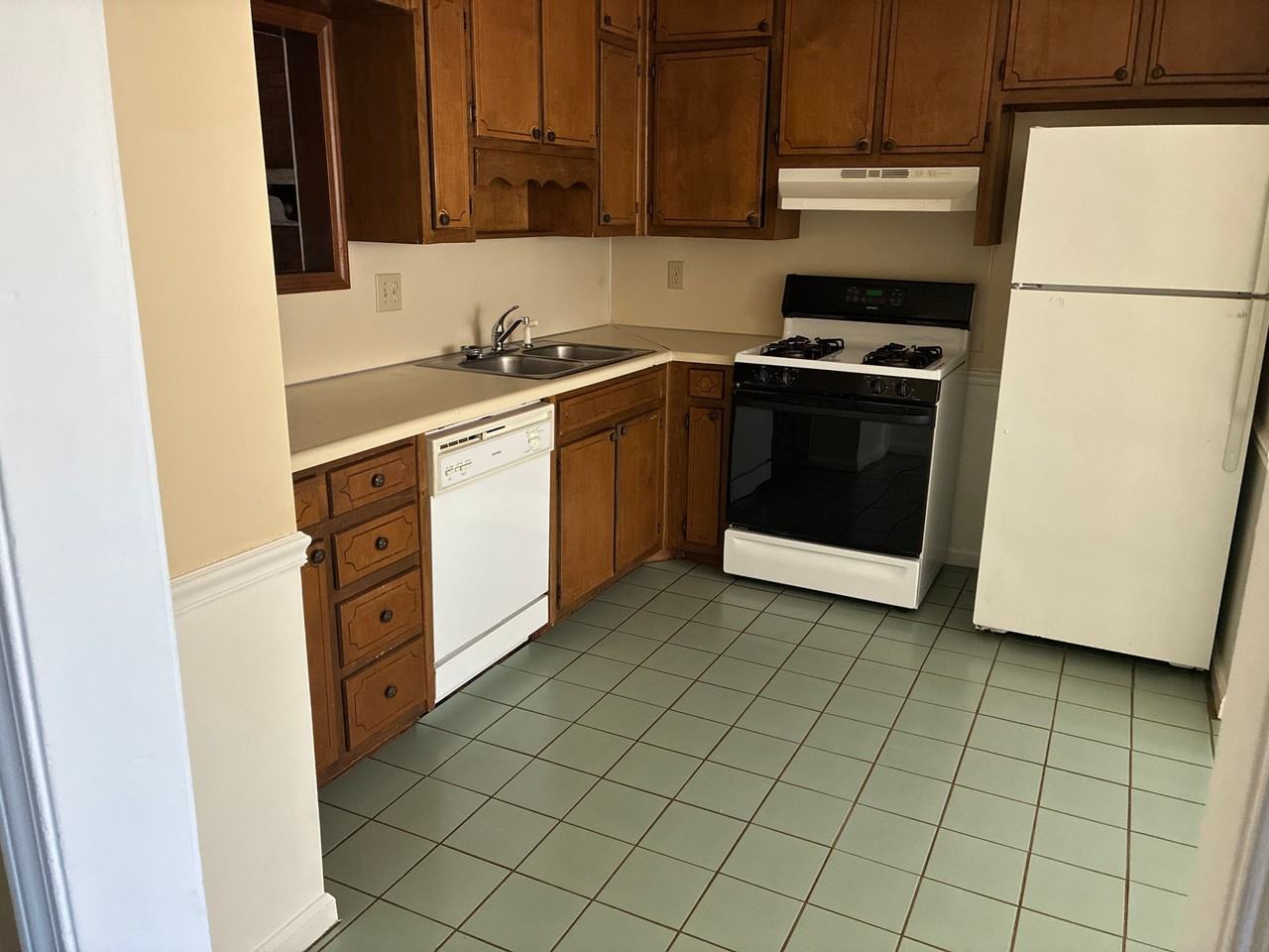 1945 Patterson Cir - Photo 5 of 22