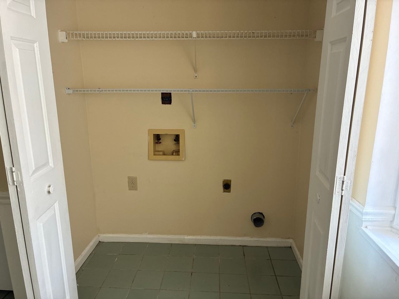 1945 Patterson Cir - Photo 7 of 22