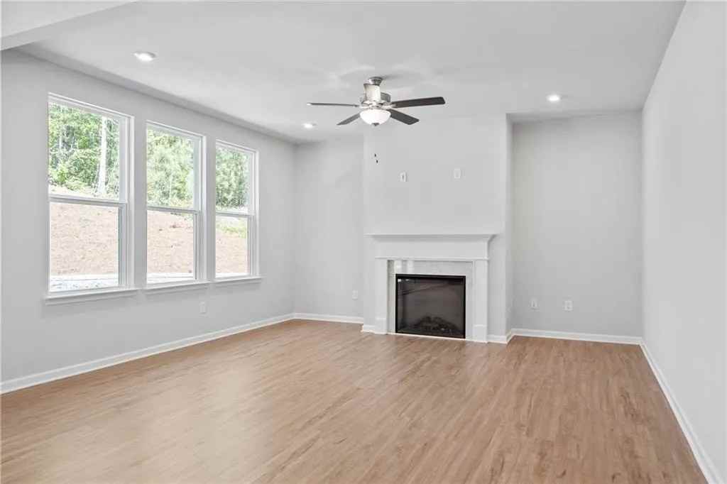 382 Riverwood Dr - Photo 3 of 30