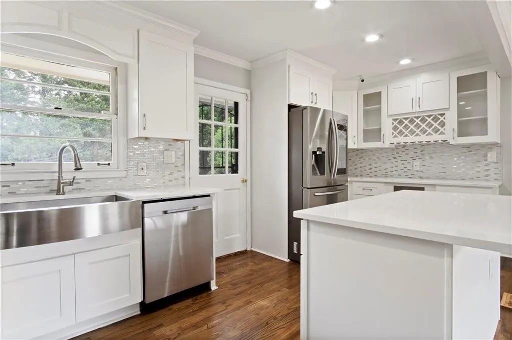 756 Patricia Dr - Photo 5 of 31