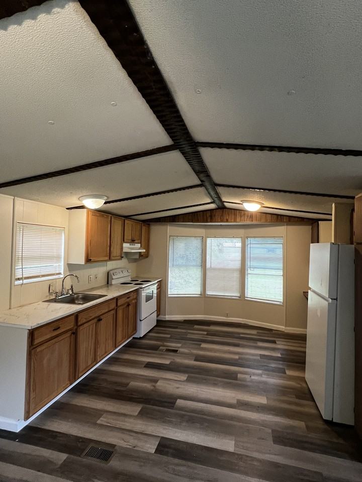 1031 Aaron Ln #13 - Photo 2 of 10