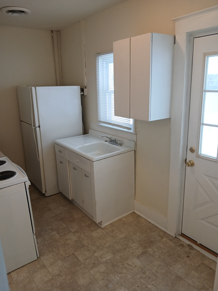 18 E Lapeer St #2 - Photo 3 of 23