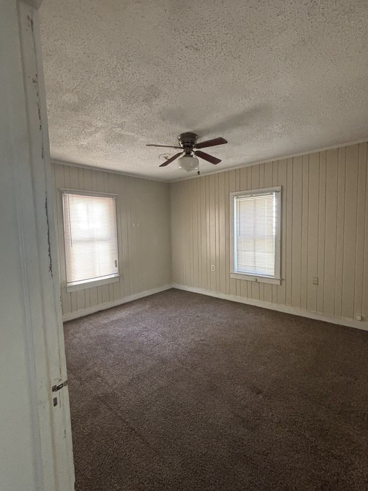 1302 1/2 9th Ave #1-2 - Photo 3 of 7