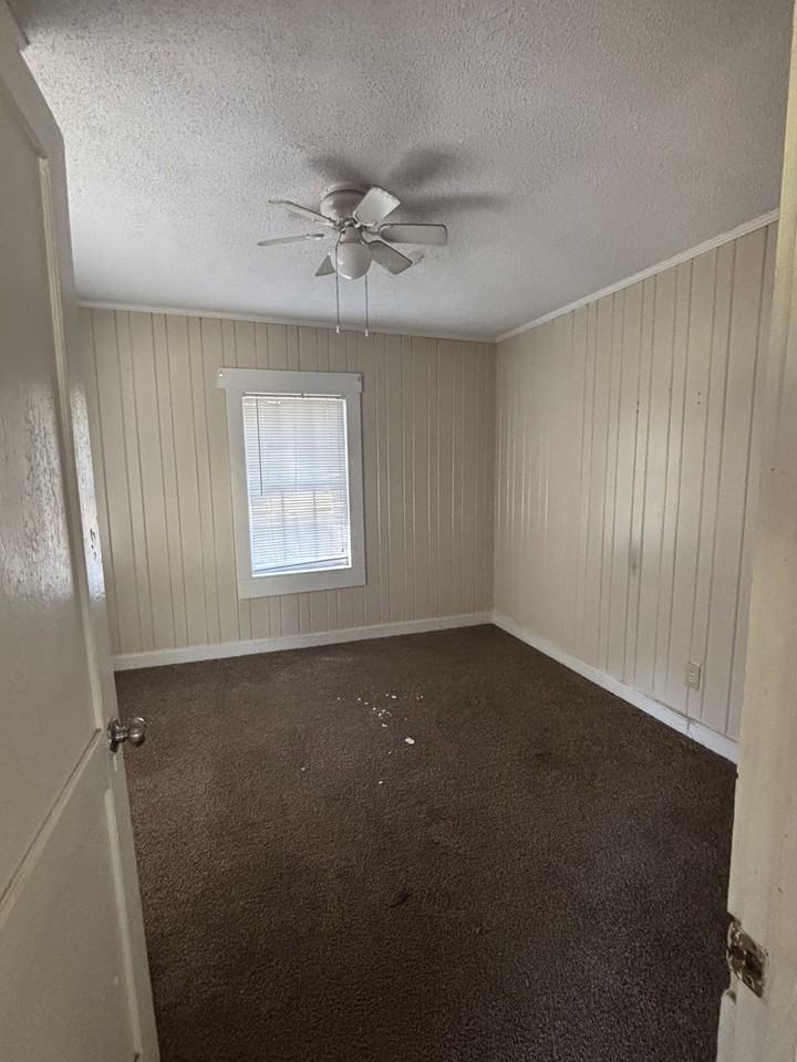 1302 1/2 9th Ave #1-2 - Photo 4 of 7