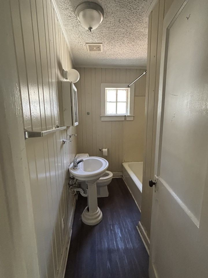 1302 1/2 9th Ave #1-2 - Photo 5 of 7