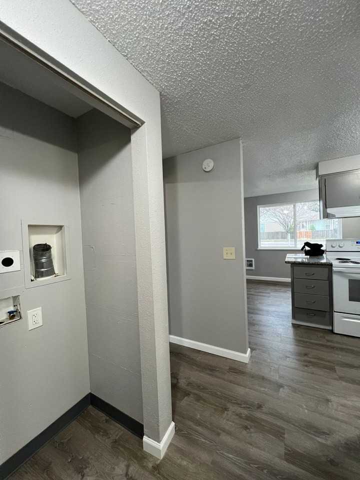 Glendoveer Heights - Photo 6 of 32