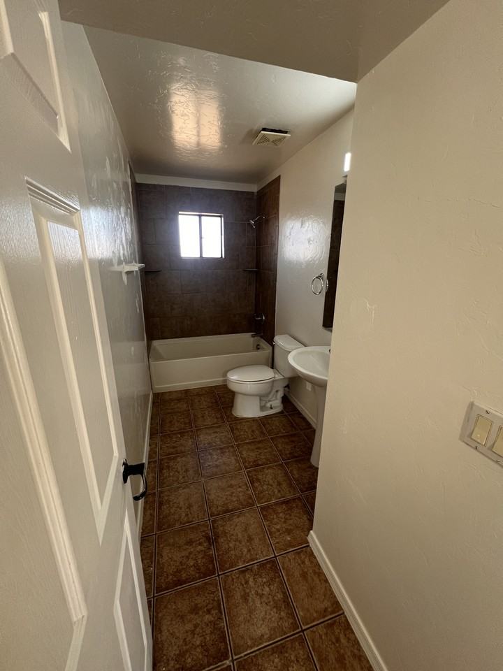 1505 N Yavapai St #1 - Photo 3 of 12