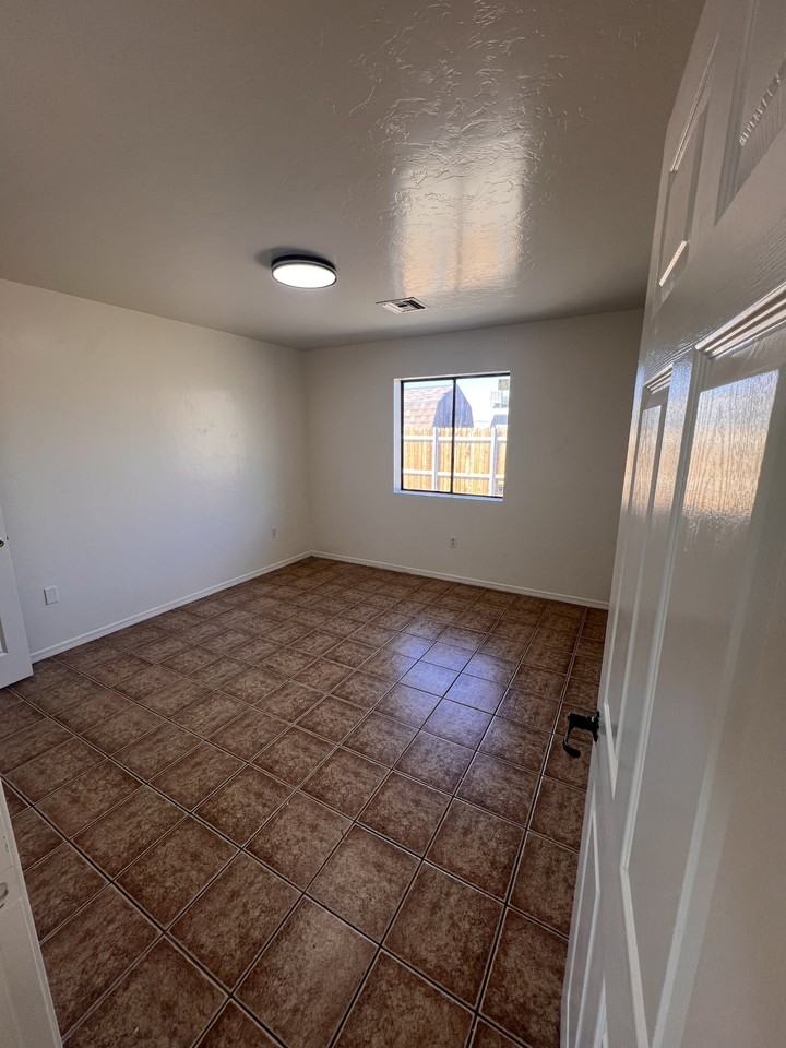 1505 N Yavapai St #1 - Photo 4 of 12