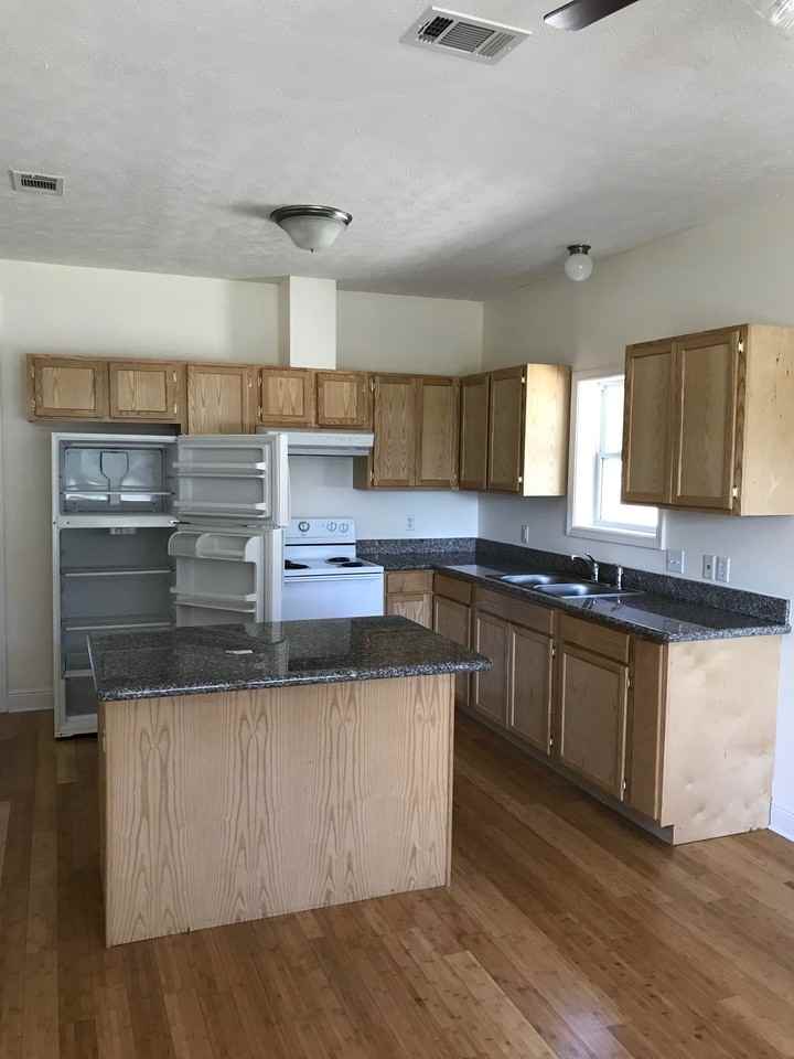 320 Saint Francis St #1 - Photo 3 of 7