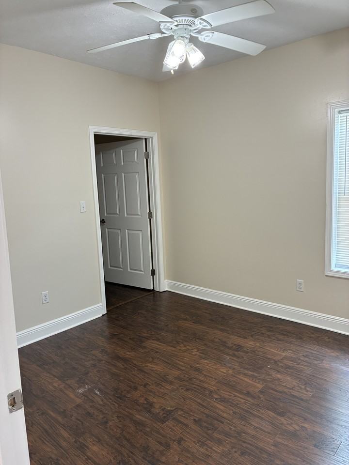 320 Saint Francis St #1 - Photo 6 of 7