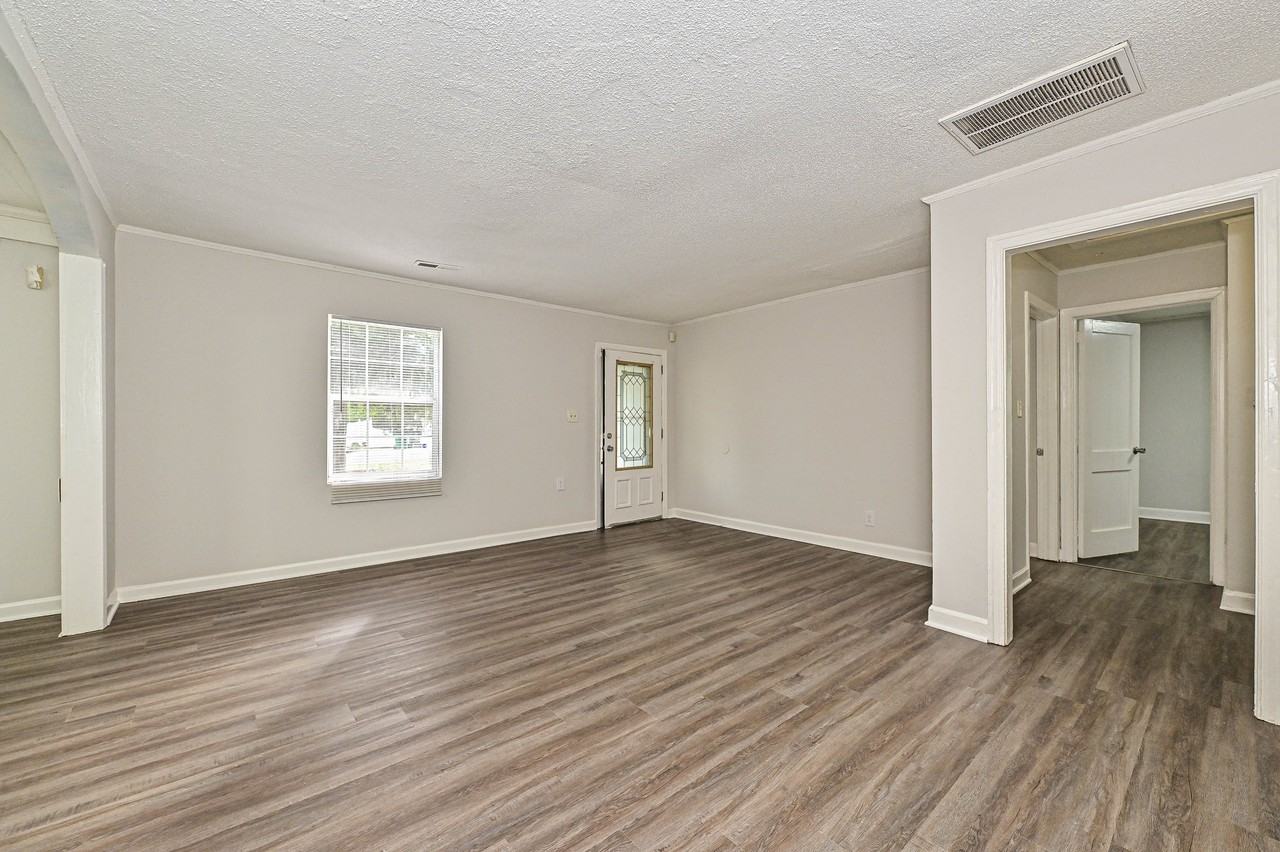 301 Seldon Dr #1 - Photo 5 of 21