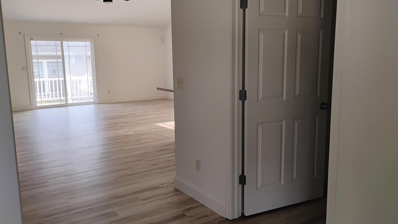 1701 E Amber Ln #1 - Photo 7 of 22