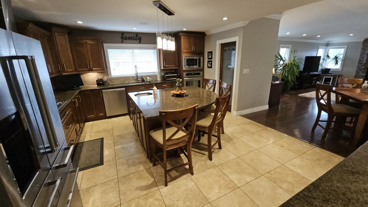 376 Richard Street - Photo 5 of 32