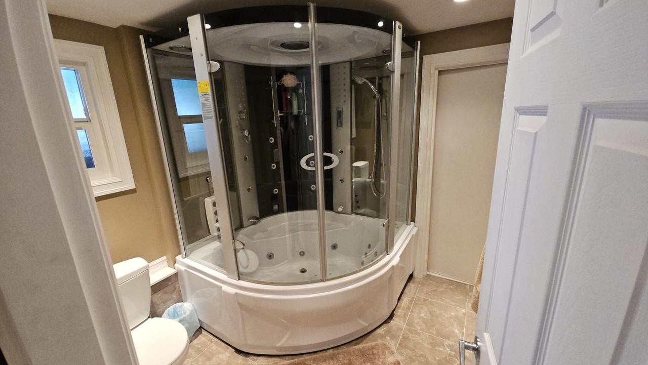 376 Richard Street - Photo 7 of 32