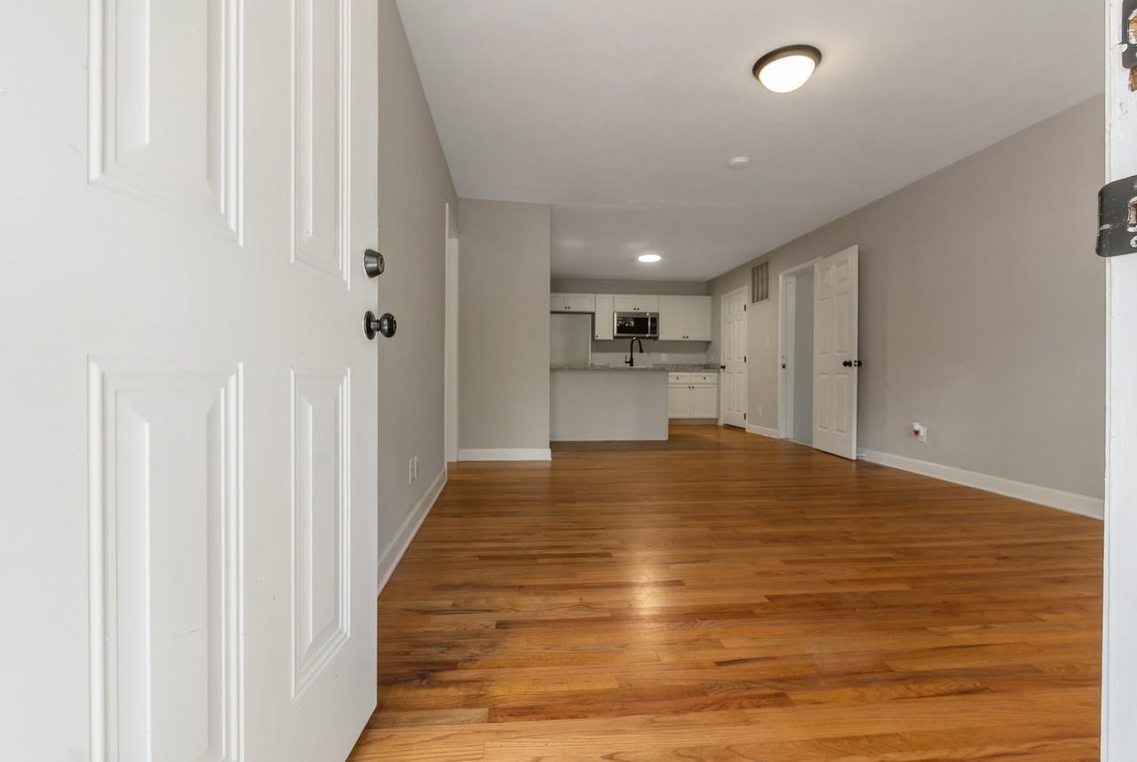 852 N May St #1 - Photo 5 of 25