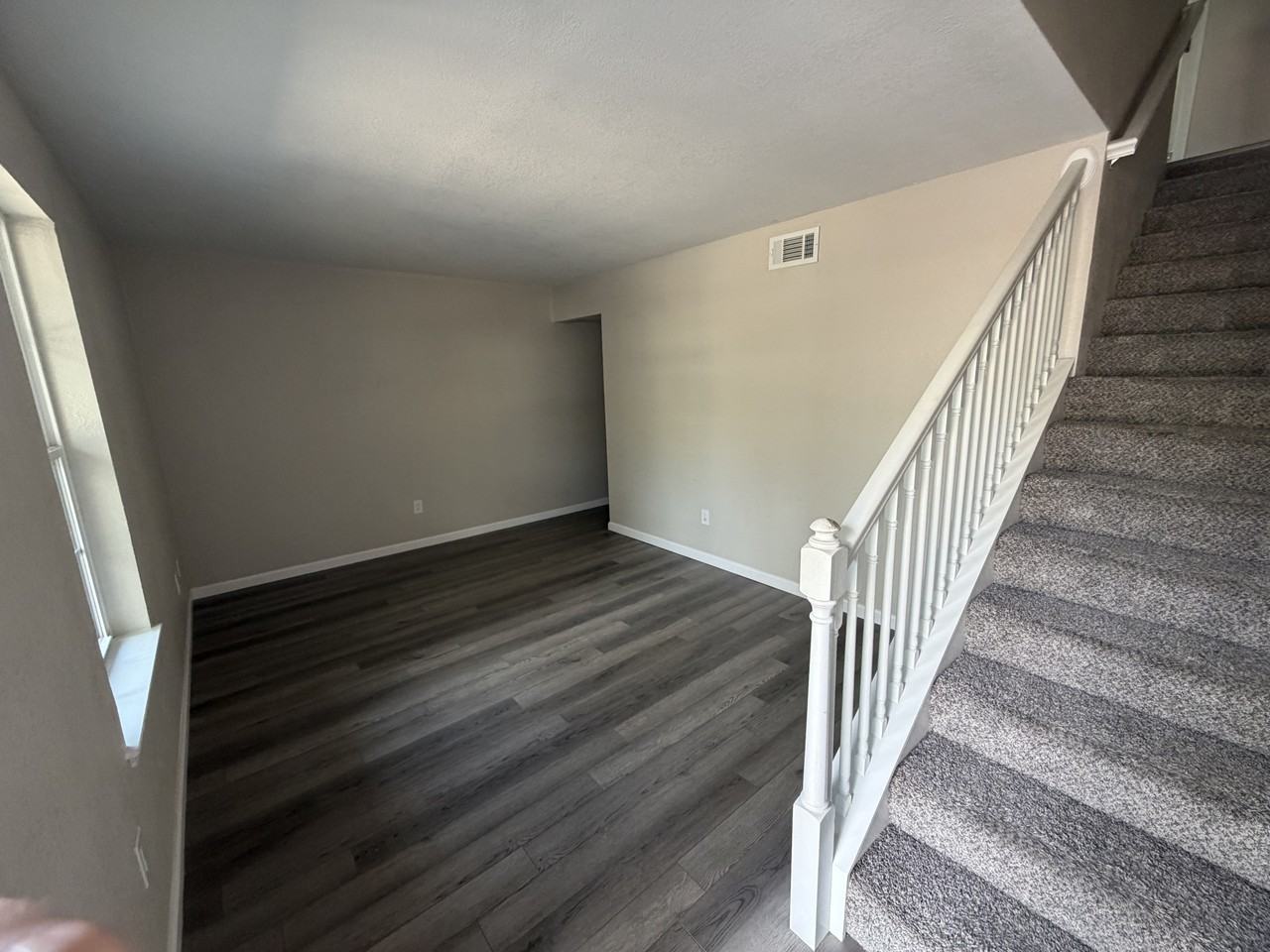 122 Hampton Dr #1 - Photo 2 of 10