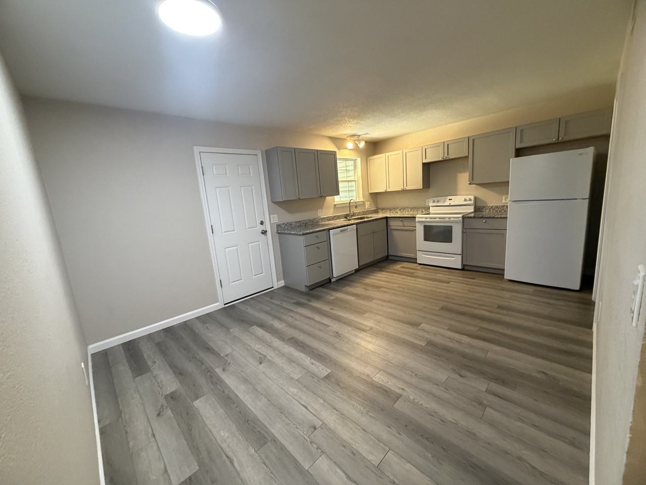 122 Hampton Dr #1 - Photo 4 of 10