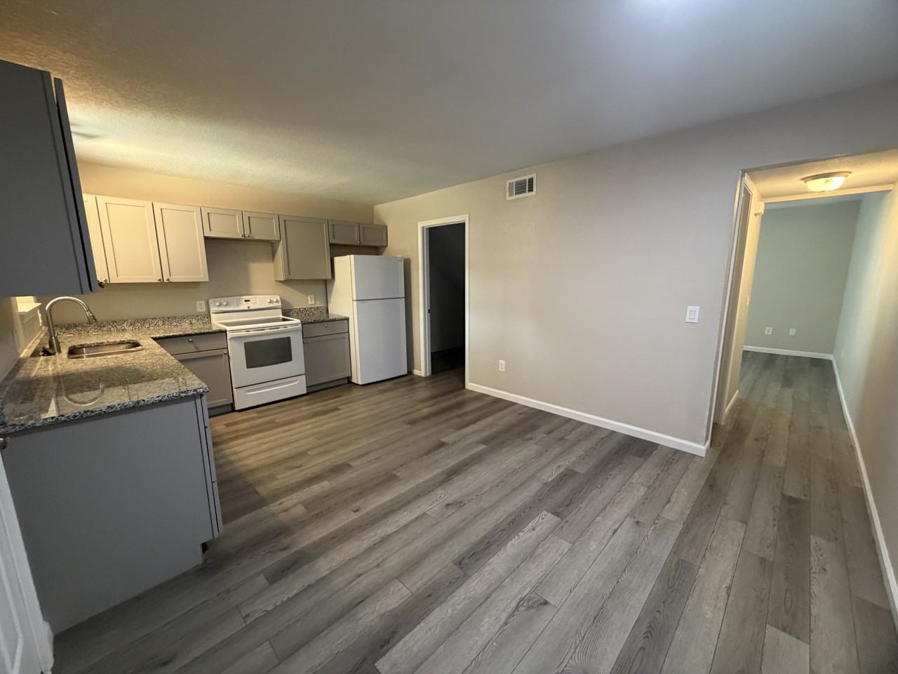 122 Hampton Dr #1 - Photo 7 of 10