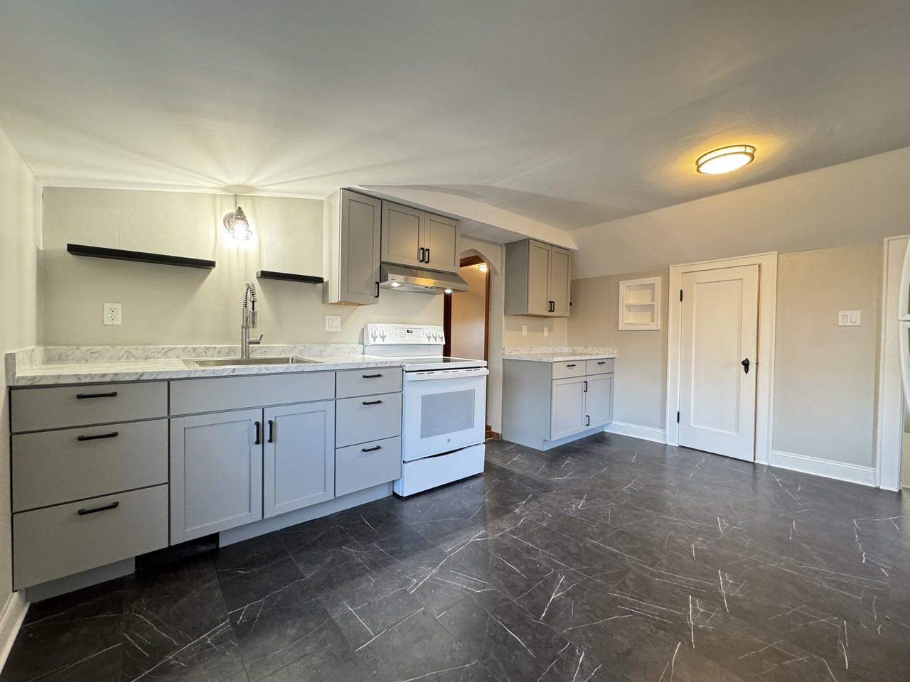 10204 W Bungalow Pkwy Uppr - Photo 5 of 16