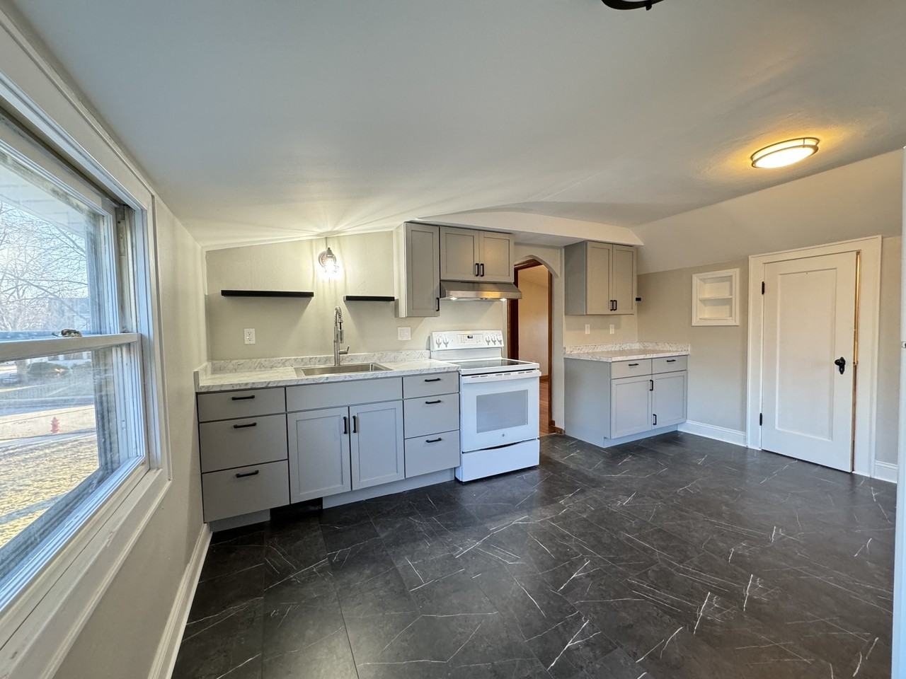 10204 W Bungalow Pkwy Uppr - Photo 6 of 16