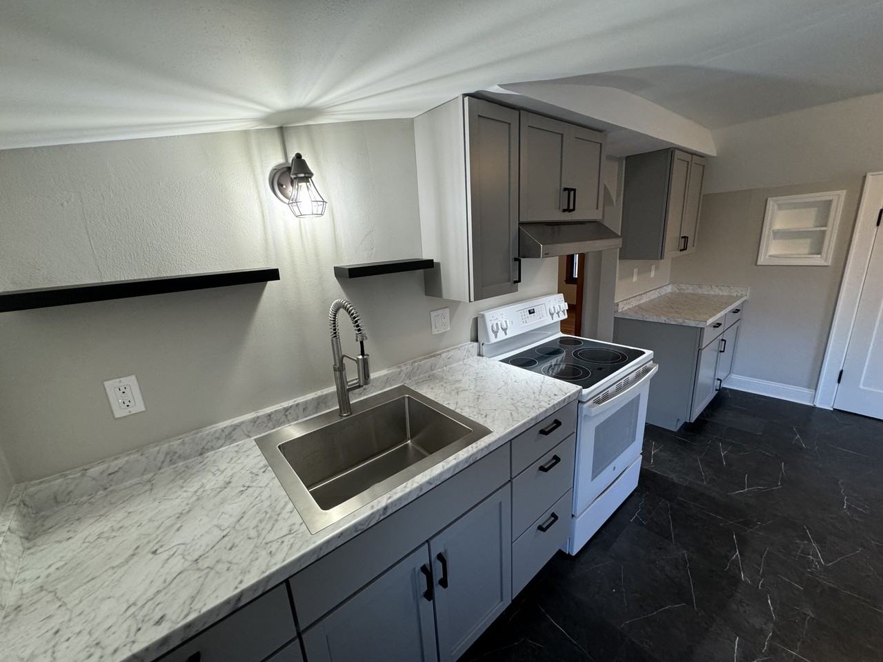 10204 W Bungalow Pkwy Uppr - Photo 7 of 16