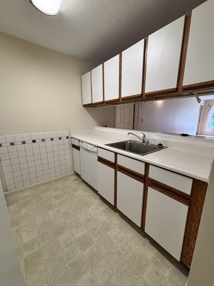 1101 University Commons Dr #1 - Photo 4 of 38