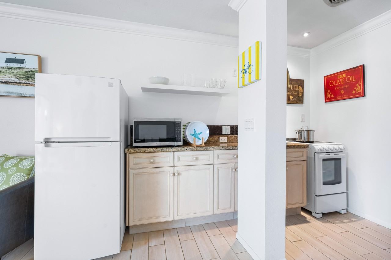 3563 Longmeadow - 32 #32 - Photo 7 of 17