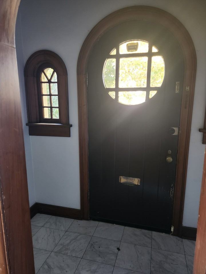 1010 Nw 34th St #1 - Photo 2 of 17