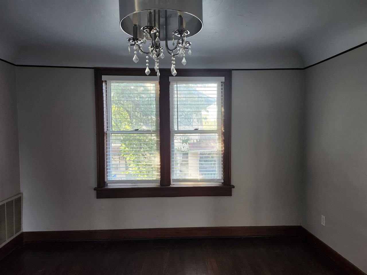 1010 Nw 34th St #1 - Photo 4 of 17