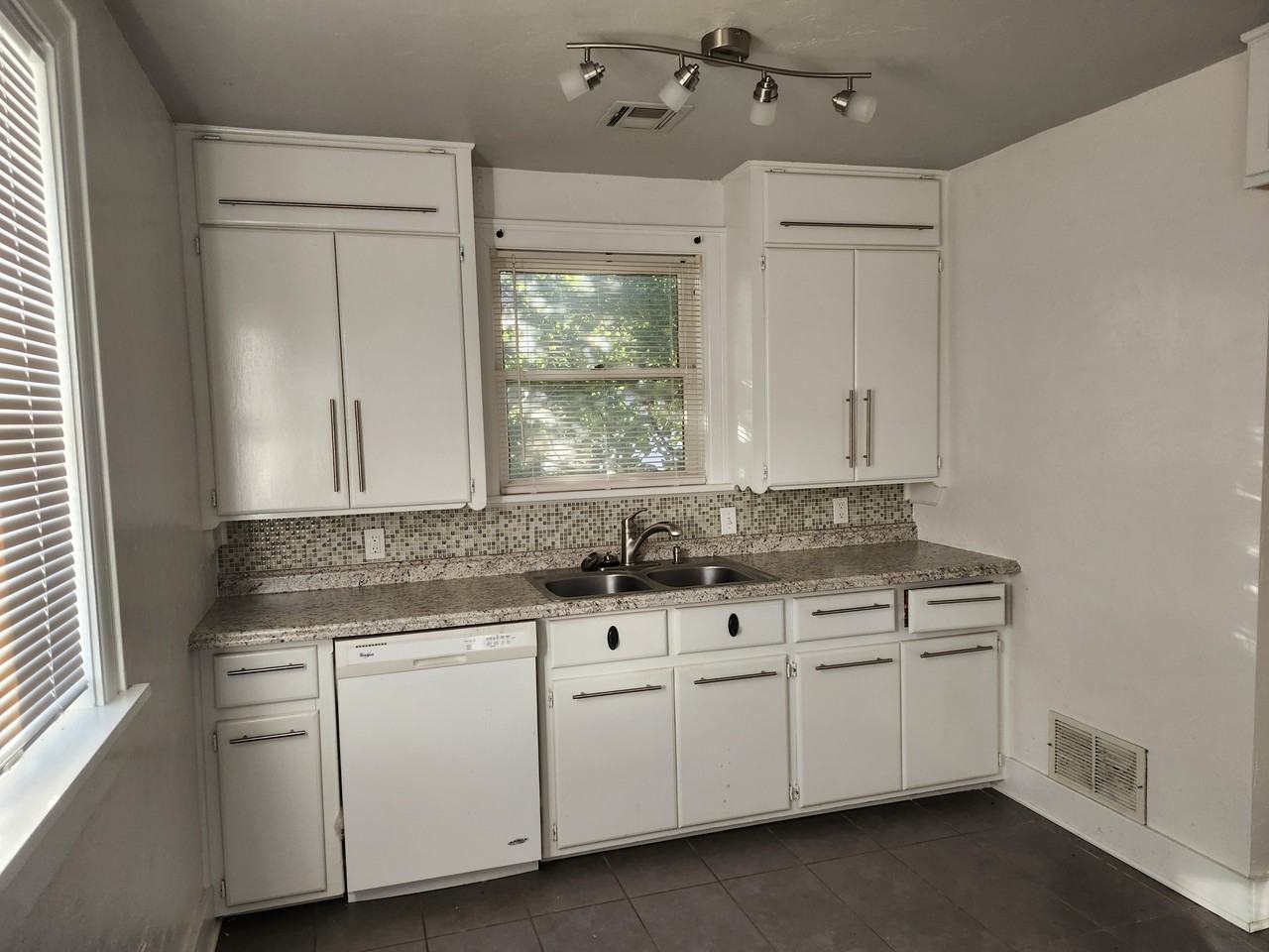 1010 Nw 34th St #1 - Photo 6 of 17