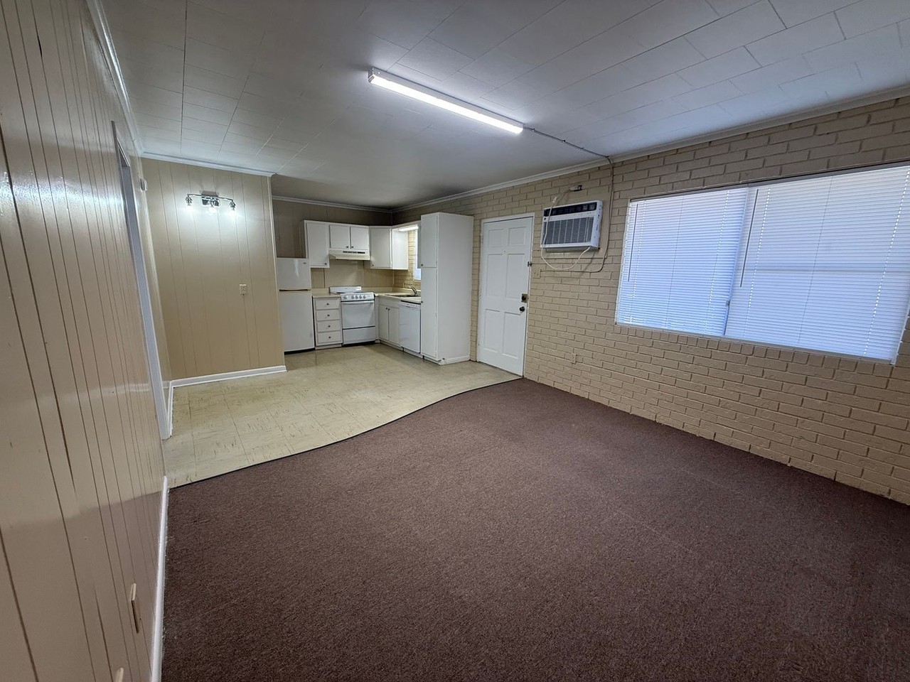 700 Gilman St - Photo 4 of 9