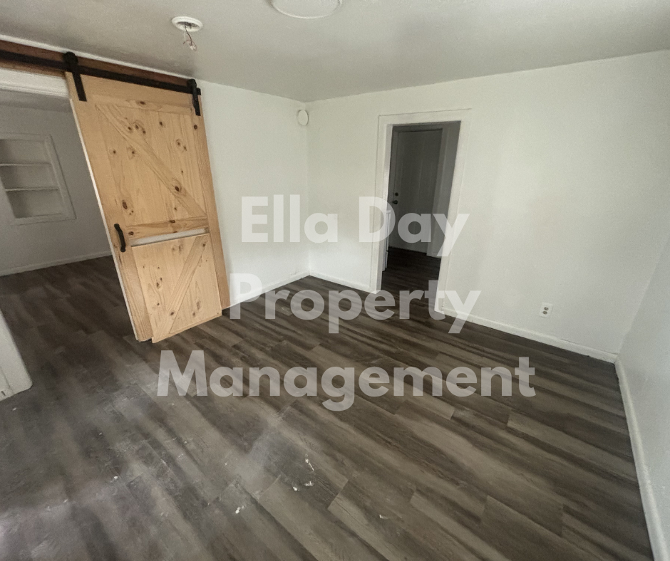 1801 S Glenn St #1 - Photo 2 of 7