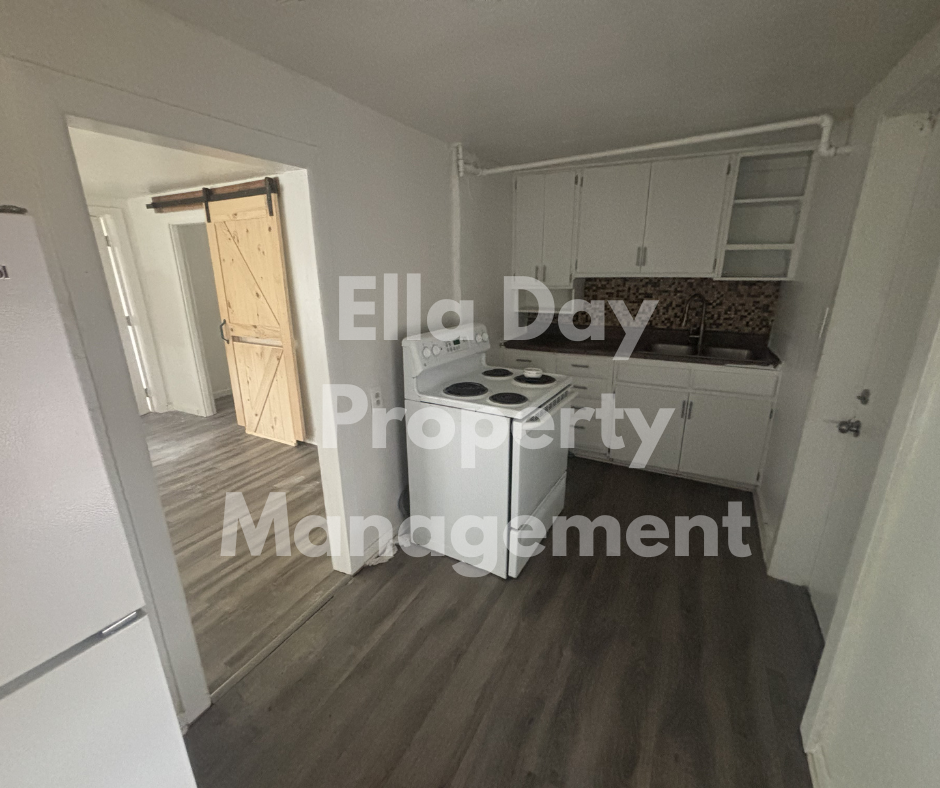 1801 S Glenn St #1 - Photo 3 of 7