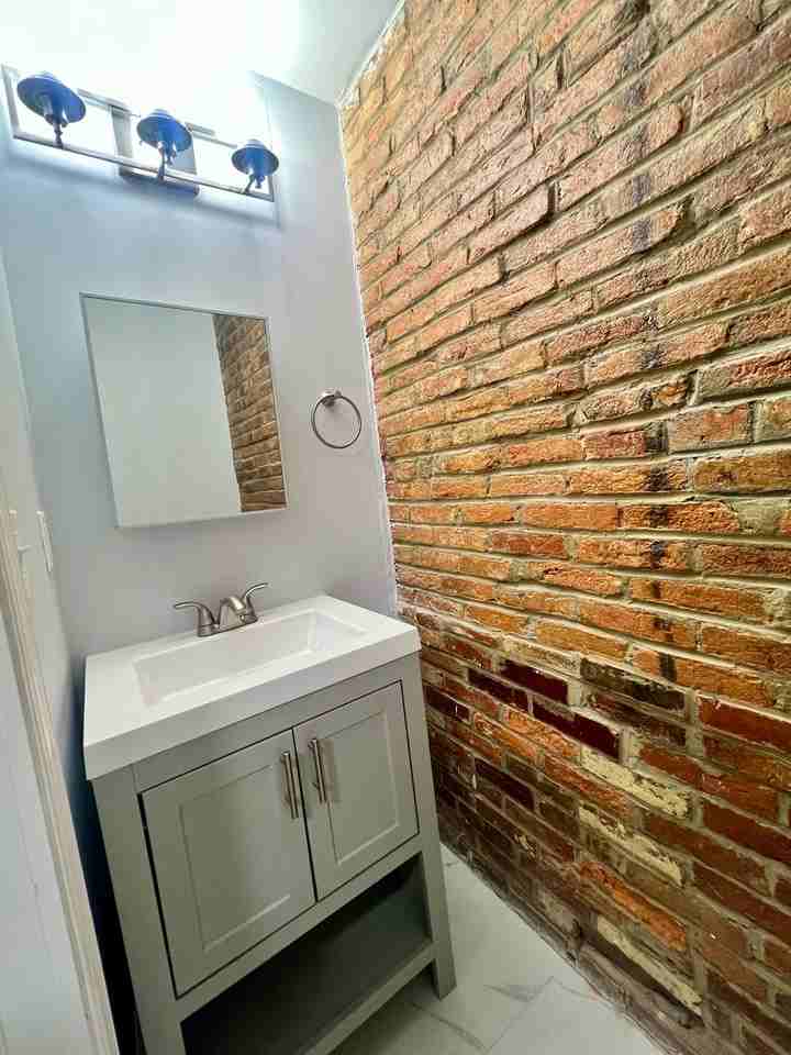 1212 W Lombard St - Photo 4 of 40