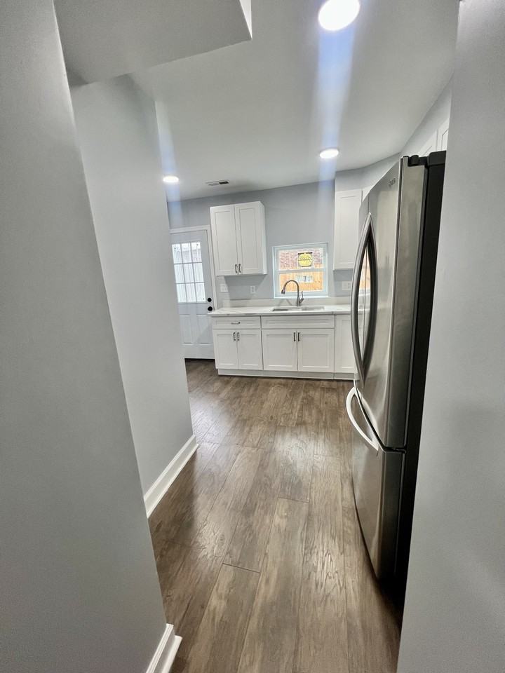 1212 W Lombard St - Photo 7 of 40