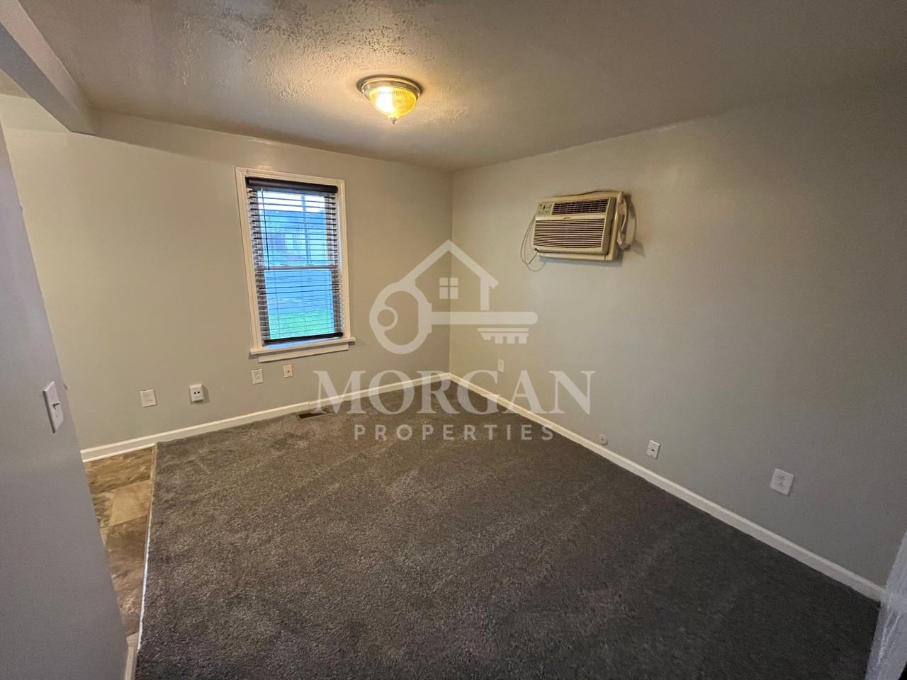 830 E 7th St - Photo 2 of 6