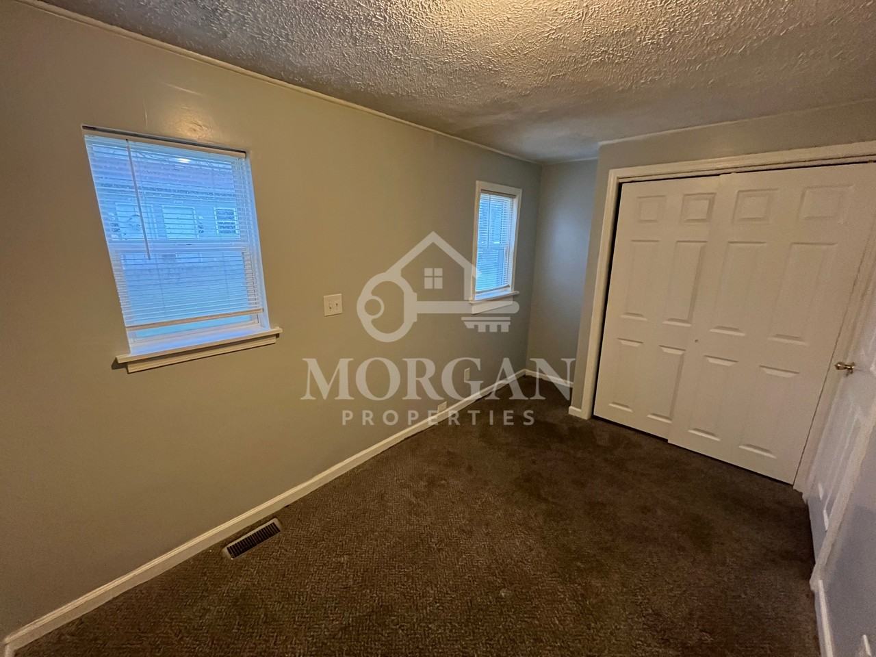 830 E 7th St - Photo 5 of 6