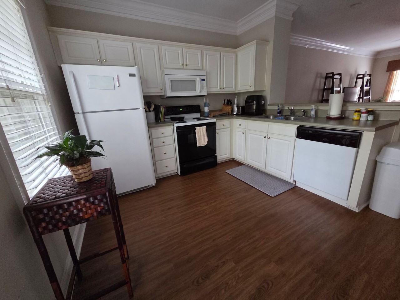 101 Wood Lake Dr #406