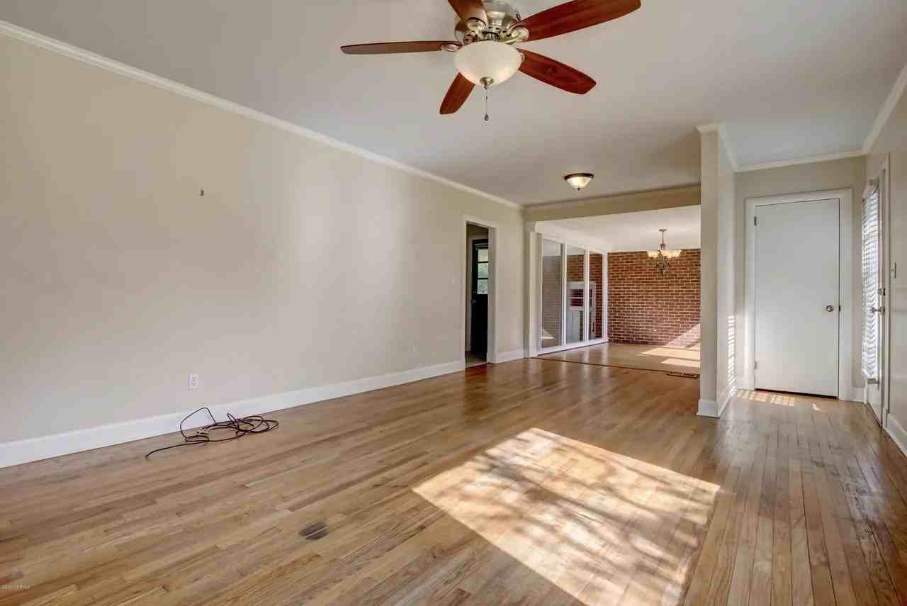 211 Oak Leaf Dr #1 - Photo 2 of 13