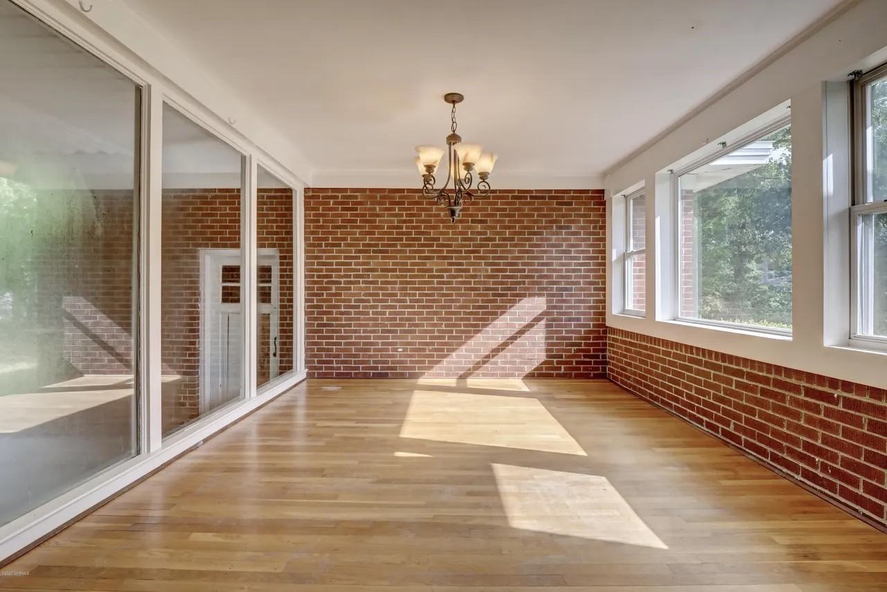 211 Oak Leaf Dr #1 - Photo 3 of 13