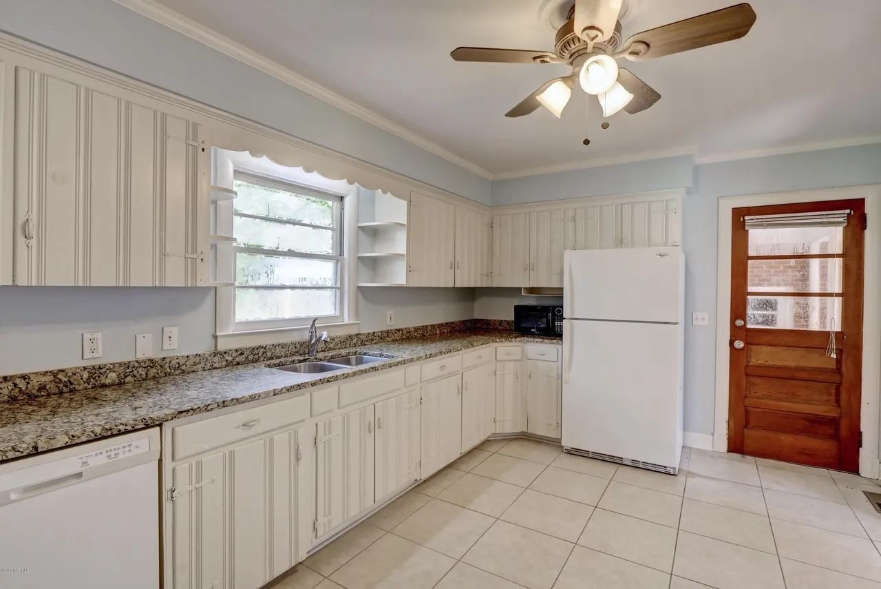 211 Oak Leaf Dr #1 - Photo 4 of 13