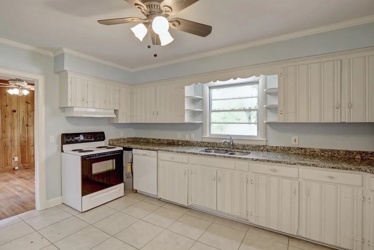 211 Oak Leaf Dr #1 - Photo 5 of 13