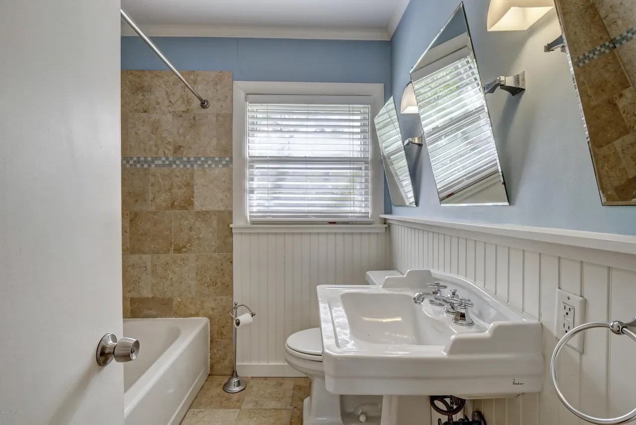 211 Oak Leaf Dr #1 - Photo 6 of 13