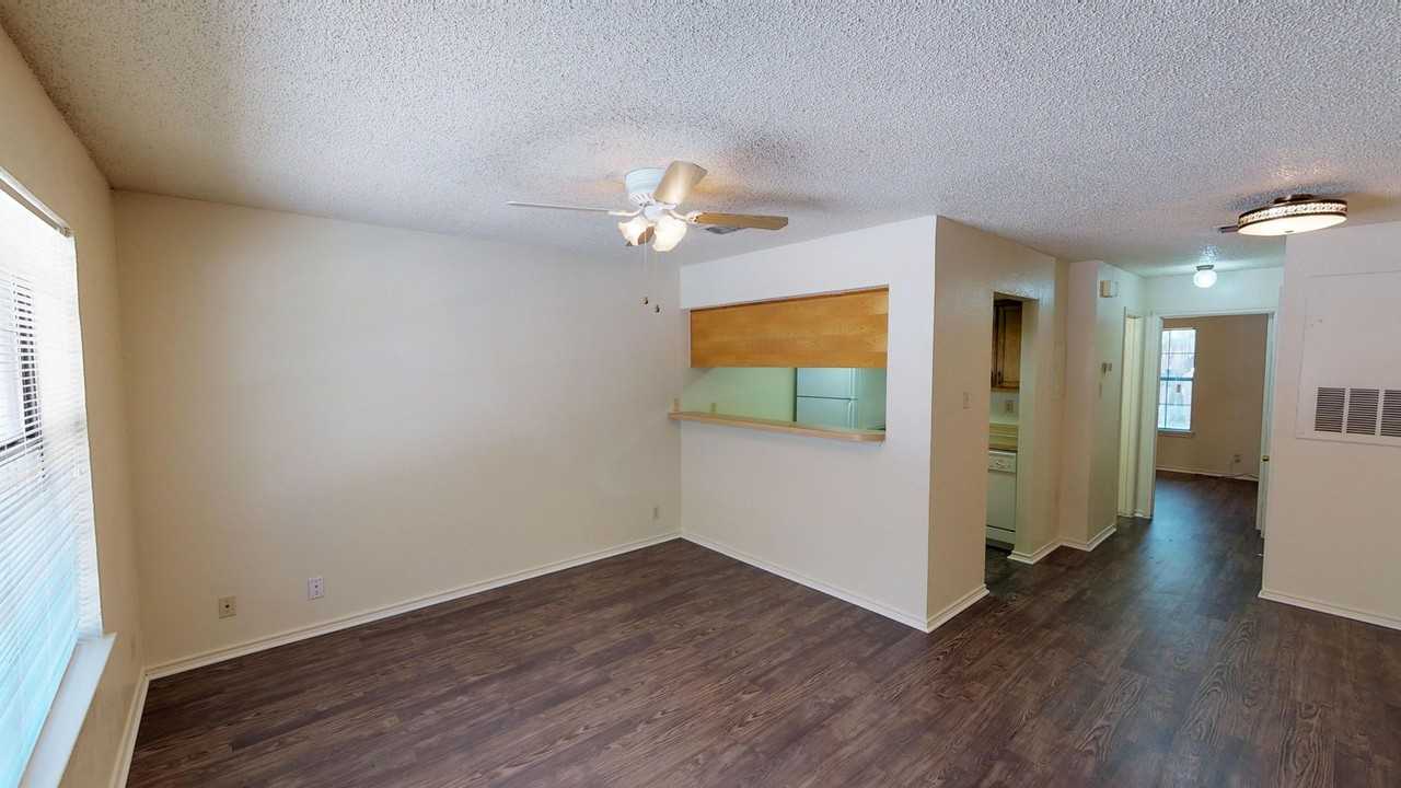 Sleepy Hollow Apartments - Photo 4 of 9